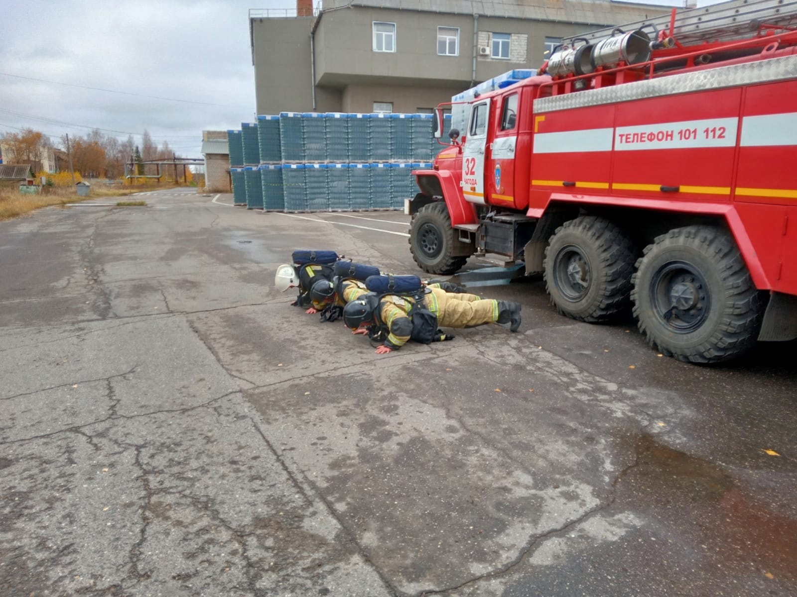 Чагодощенские пожарные тренировались на огневом полигоне 