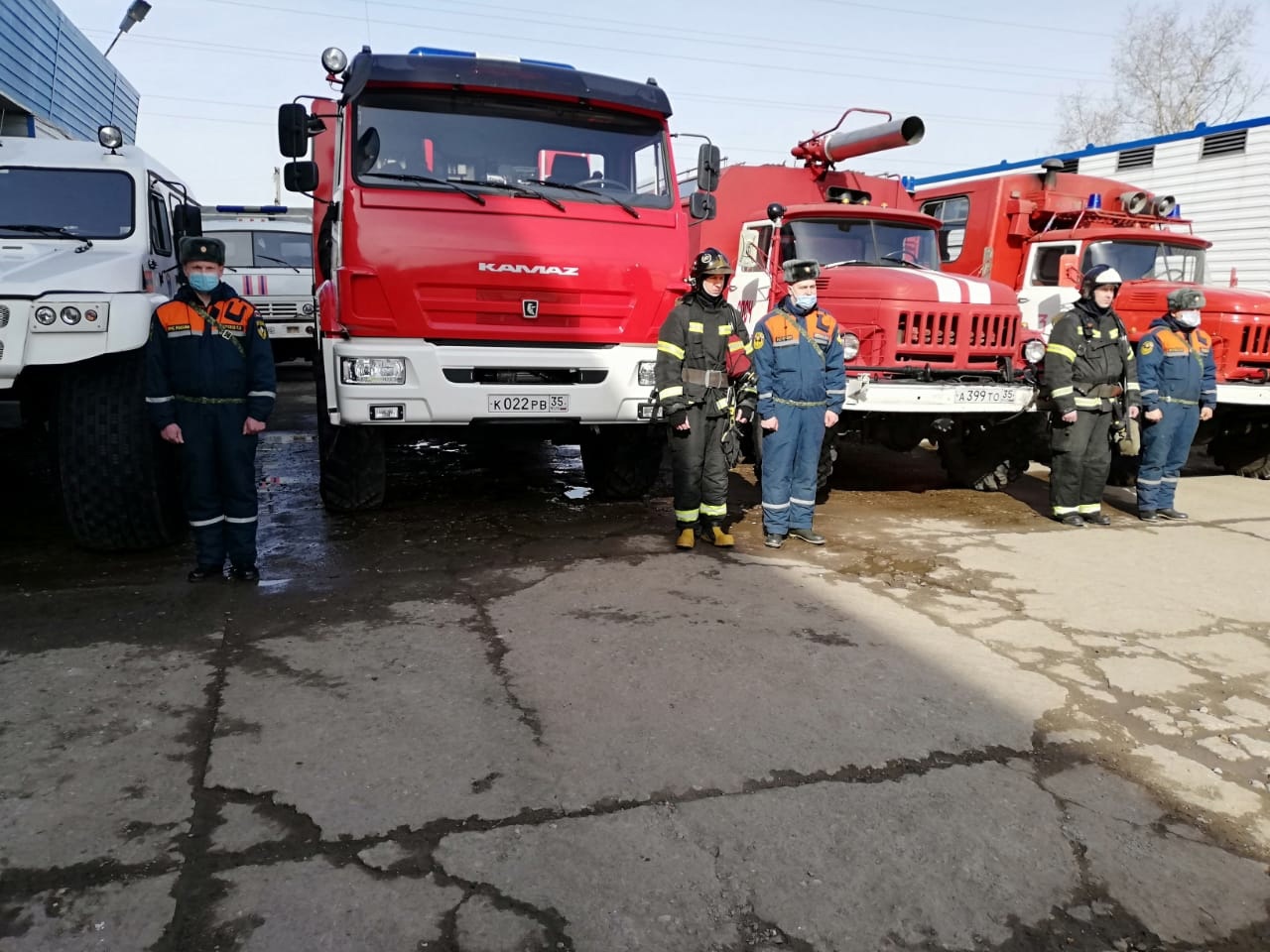 Представители Главного управления МЧС России по Санкт-Петербургу посетили  специализированную пожарно-спасательную часть - Новости - Главное  управление МЧС России по Вологодской области