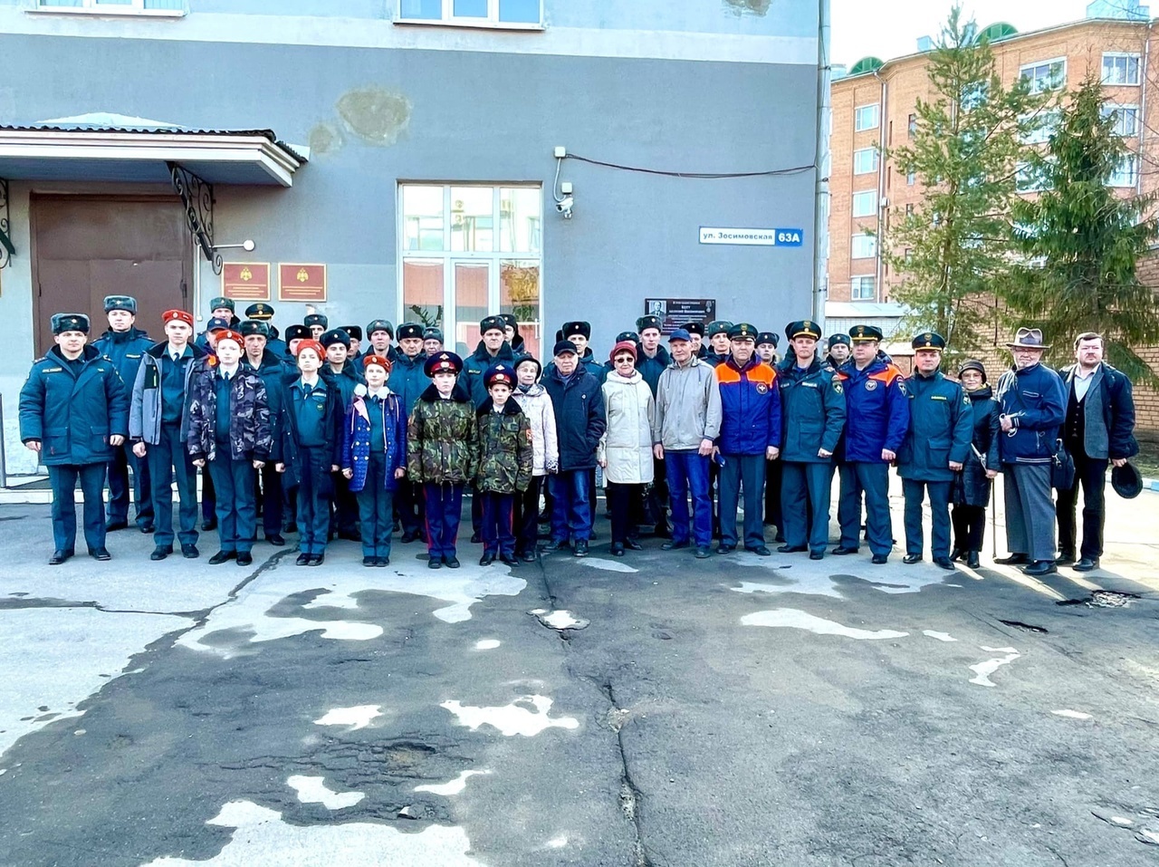 Митинг у памятной доски, установленной в честь Анатолия Котта, состоялся в  Вологде - Новости - Главное управление МЧС России по Вологодской области