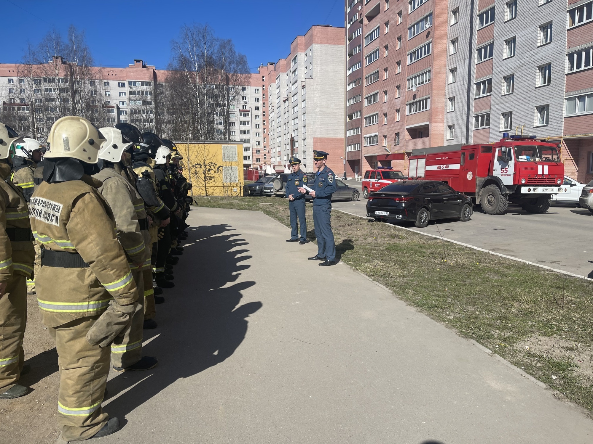 Изменение службы. Противопожарная служба. День службы пожаротушения. МЧС дежурный Псков. Дежурная смена.