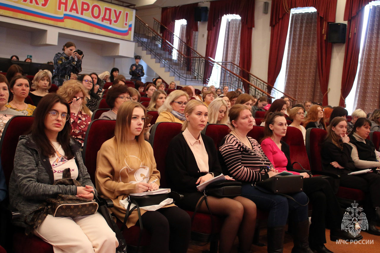 В Вологде прошёл межобластной сбор специалистов психологических служб -  Новости - Главное управление МЧС России по Вологодской области