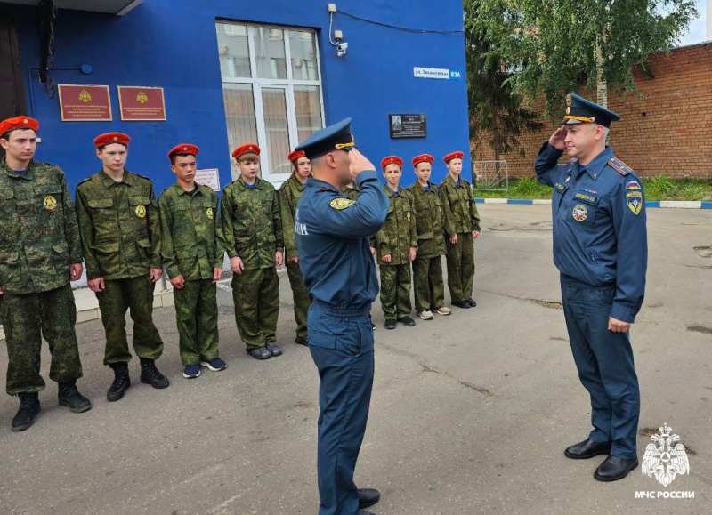 На базе трёх пожарных частей МЧС России открылись смены трудового лагеря «Дозор-01»