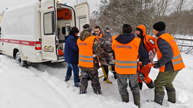 В  Бабаеве прошли учения по спасению человека, провалившегося под лёд